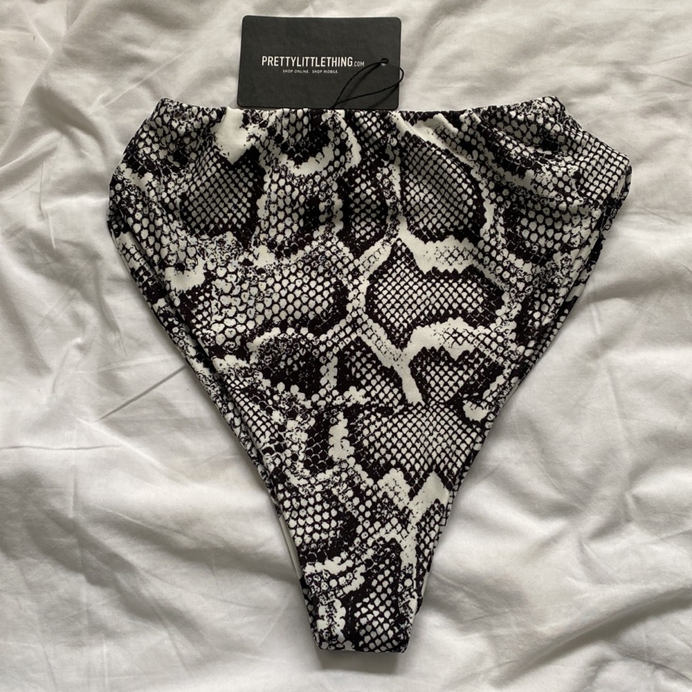 Pretty Little Thing black white snakeskin print bikini bottom 6